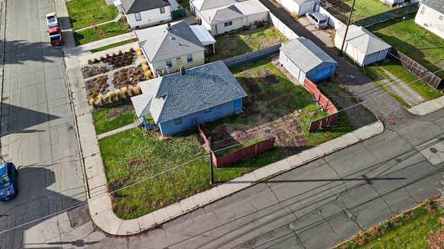 1329 E Gordon Ave, Spokane, WA 99207