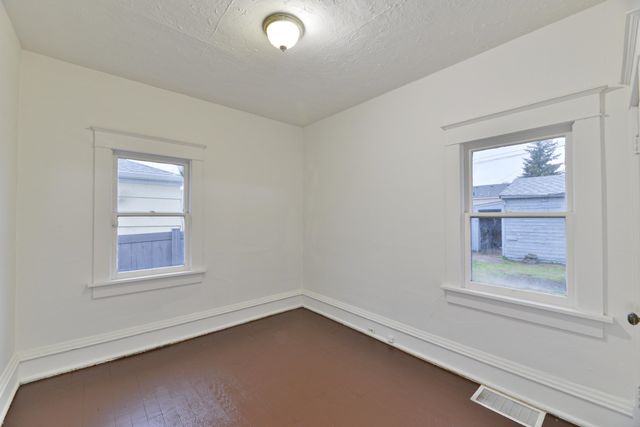 1329 E Gordon Ave, Spokane, WA 99207