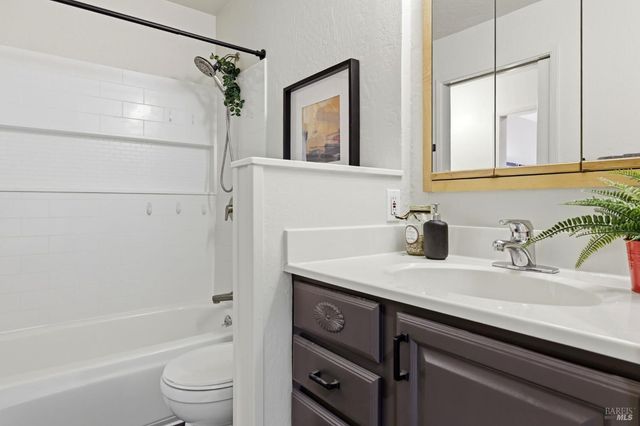 3552 Shelter Creek Dr, Napa, CA 94558