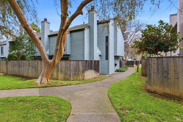 3552 Shelter Creek Dr, Napa, CA 94558