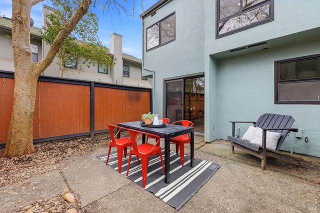 3552 Shelter Creek Dr, Napa, CA 94558