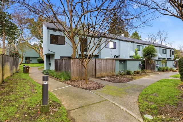 3552 Shelter Creek Dr, Napa, CA 94558