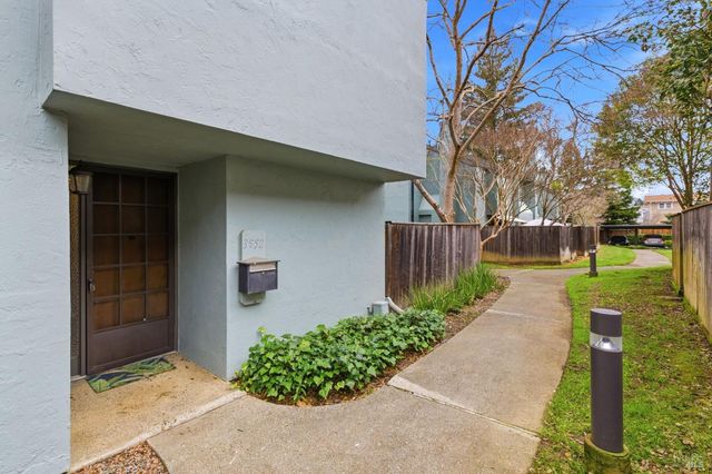 3552 Shelter Creek Dr, Napa, CA 94558