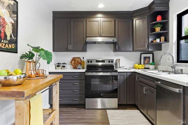 3552 Shelter Creek Dr, Napa, CA 94558