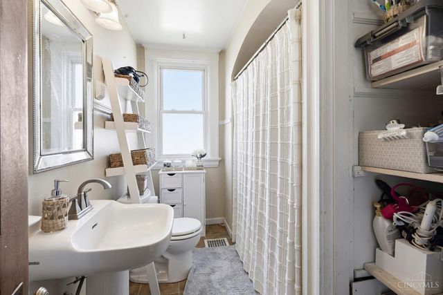 2711 Arbor Avenue, Cincinnati, OH 45209