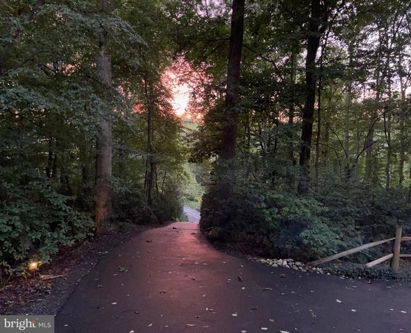 2343 HAY CREEK RD, Birdsboro, PA 19508