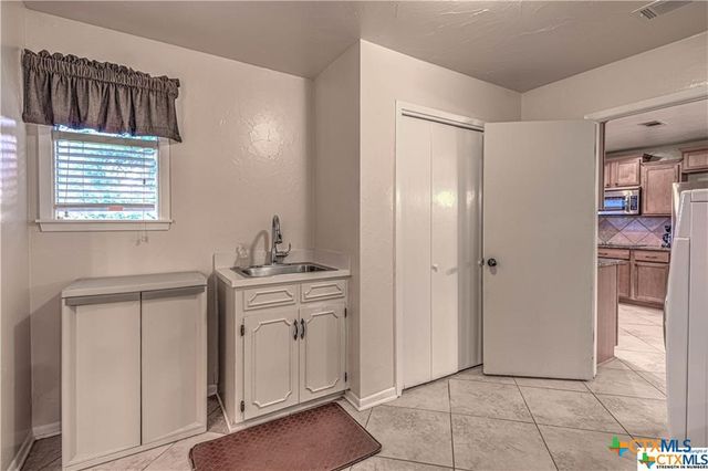 980 Thomas Arnold Road, Salado, TX 76571