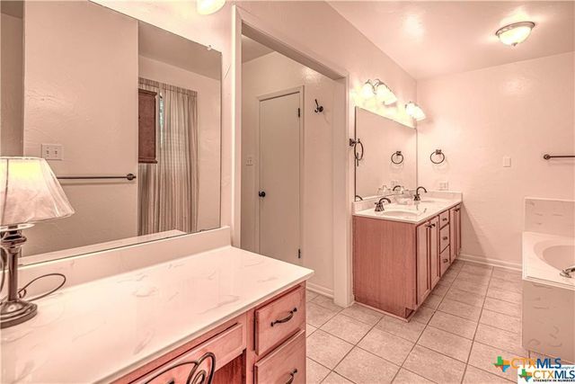 980 Thomas Arnold Road, Salado, TX 76571