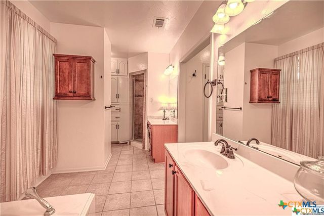 980 Thomas Arnold Road, Salado, TX 76571