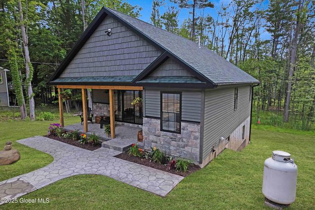 19 Forest Road, Queensbury, NY 12845