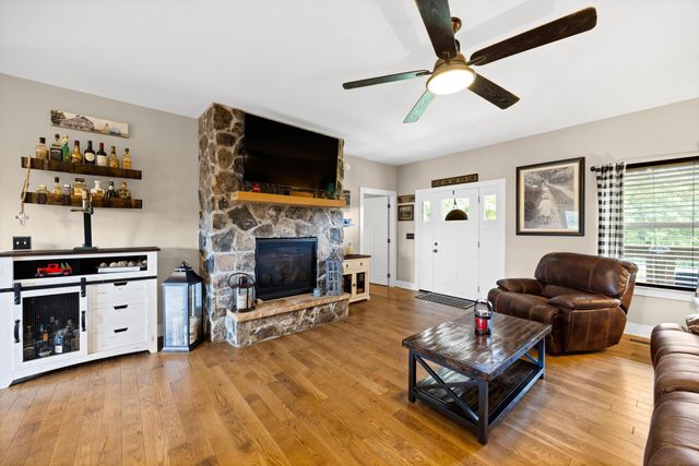 11869 E Valley Road, Dunlap, TN 37327