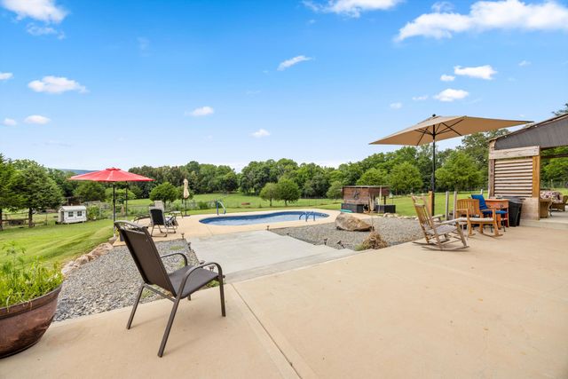 11869 E Valley Road, Dunlap, TN 37327