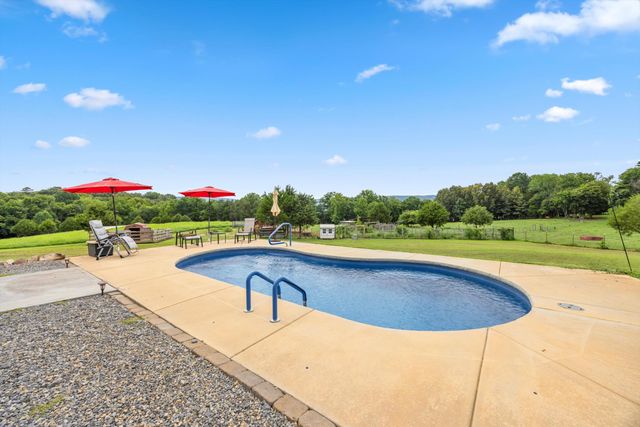 11869 E Valley Road, Dunlap, TN 37327
