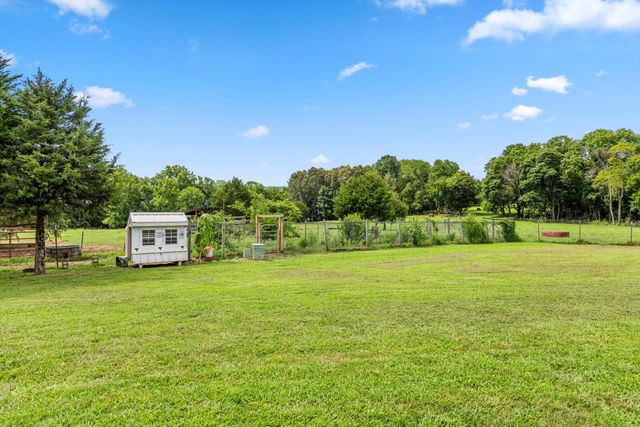 11869 E Valley Road, Dunlap, TN 37327