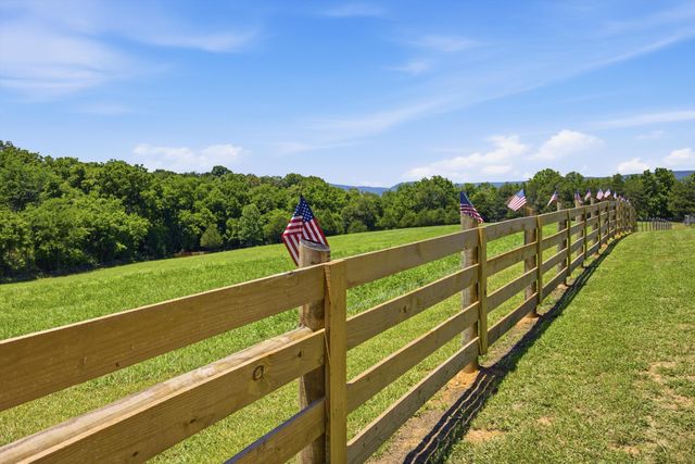 11869 E Valley Road, Dunlap, TN 37327
