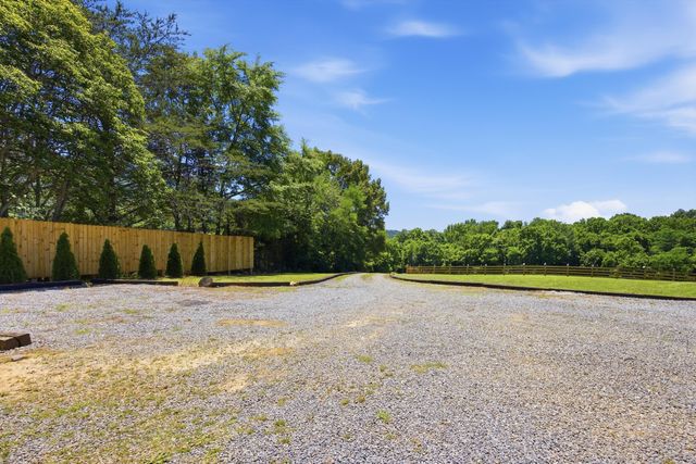 11869 E Valley Road, Dunlap, TN 37327