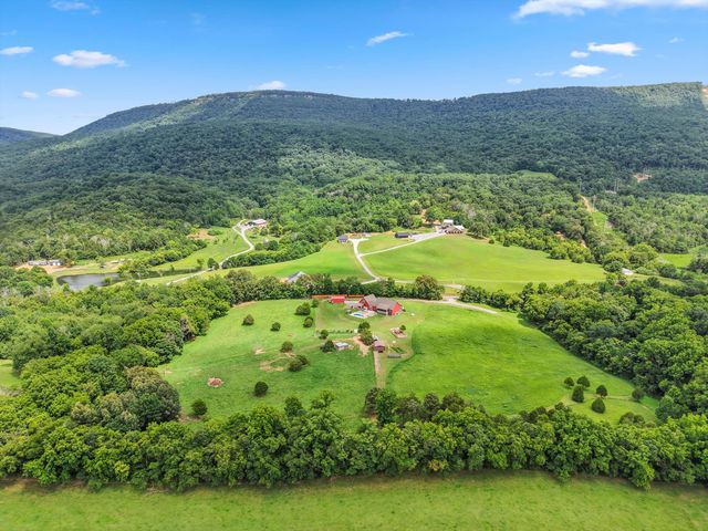 11869 E Valley Road, Dunlap, TN 37327