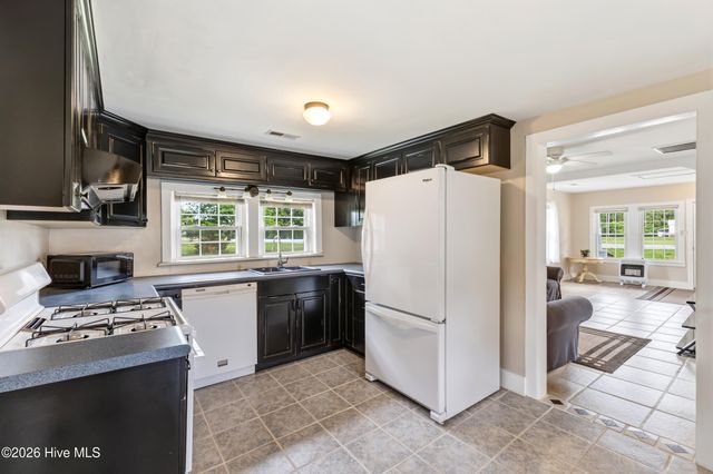 18791 Us Hwy 421, Willard, NC 28478