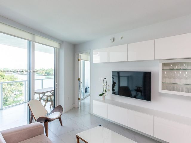 9821 E Bay Harbor Dr 502, Bay Harbor Islands, FL 33154