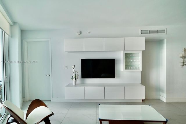 9821 E Bay Harbor Dr 502, Bay Harbor Islands, FL 33154