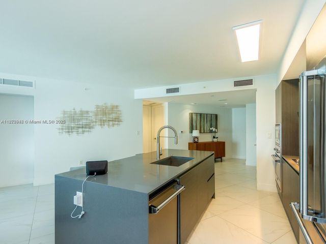 9821 E Bay Harbor Dr 502, Bay Harbor Islands, FL 33154