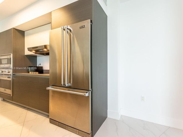 9821 E Bay Harbor Dr 502, Bay Harbor Islands, FL 33154