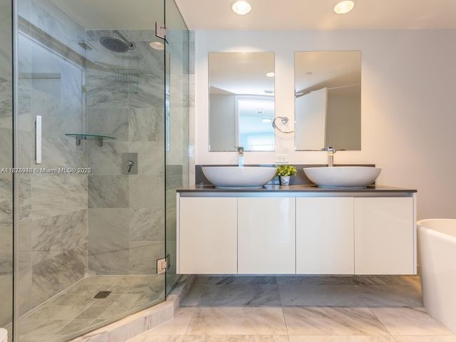 9821 E Bay Harbor Dr 502, Bay Harbor Islands, FL 33154