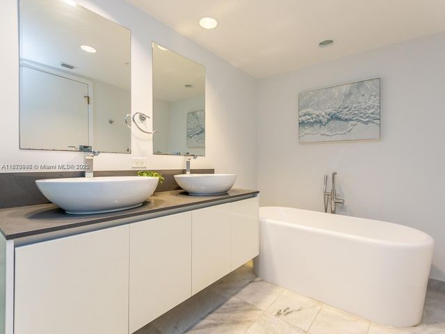 9821 E Bay Harbor Dr 502, Bay Harbor Islands, FL 33154