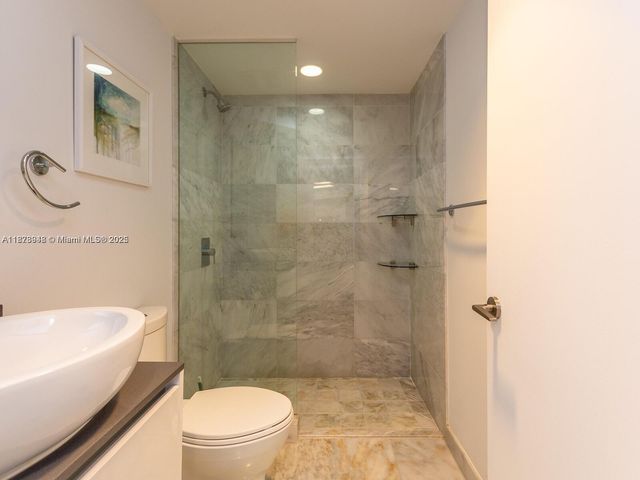 9821 E Bay Harbor Dr 502, Bay Harbor Islands, FL 33154