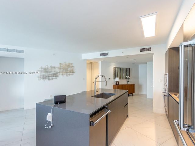 9821 E Bay Harbor Dr 502, Bay Harbor Islands, FL 33154