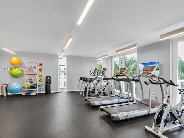 9821 E Bay Harbor Dr 502, Bay Harbor Islands, FL 33154