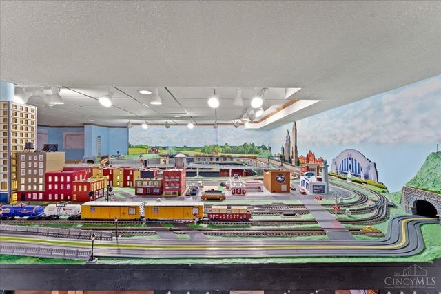 5182 Michael Anthony Lane, Cincinnati, OH 45247