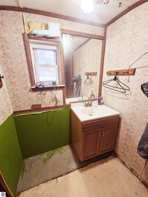 Image 14 of property listing at 1760 Janet Street, Harrison, MI 48625