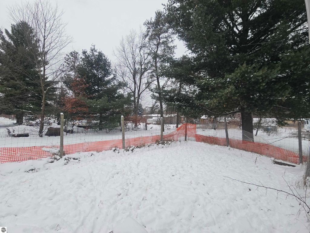 Image 3 of property listing at 1760 Janet Street, Harrison, MI 48625