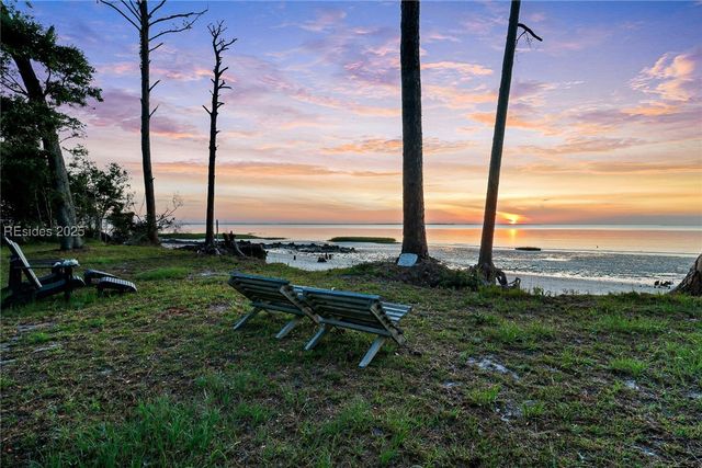 87 McTeer Dr, St Helena Island, SC 29920