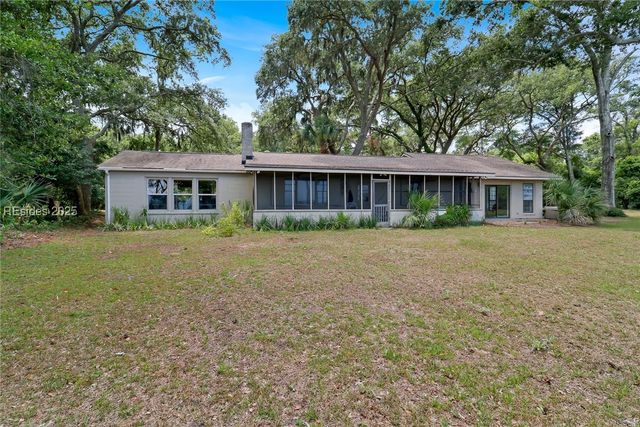87 McTeer Dr, St Helena Island, SC 29920