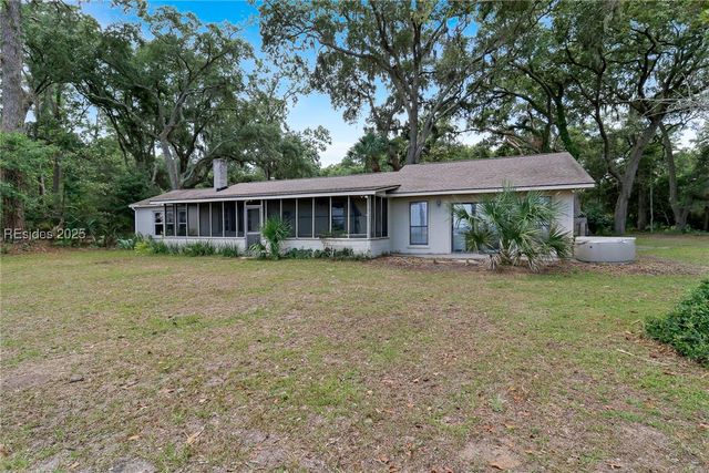 87 McTeer Dr, St Helena Island, SC 29920