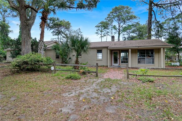 87 McTeer Dr, St Helena Island, SC 29920