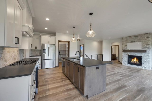 2871 STELOR DRIVE, Green Bay, WI 54311