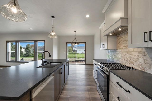 2871 STELOR DRIVE, Green Bay, WI 54311