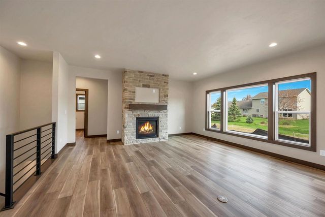 2871 STELOR DRIVE, Green Bay, WI 54311