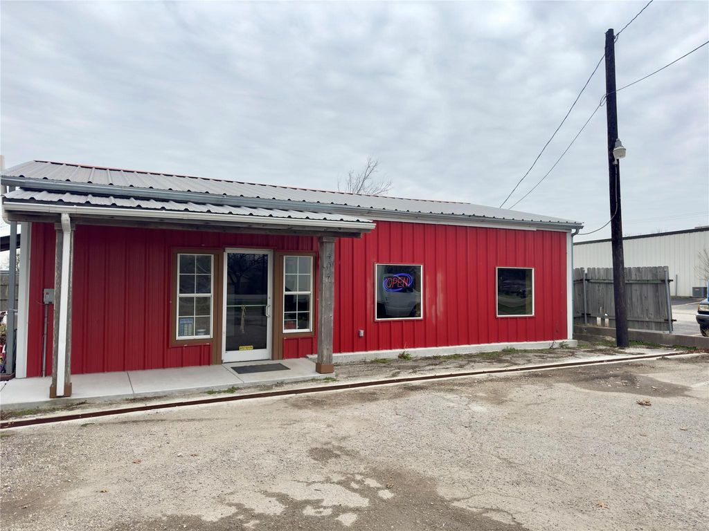 404 Blackjack ST A, Lockhart, TX 78644