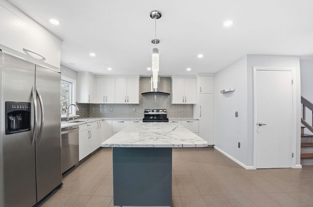 6 Cross, Seekonk, MA 02769