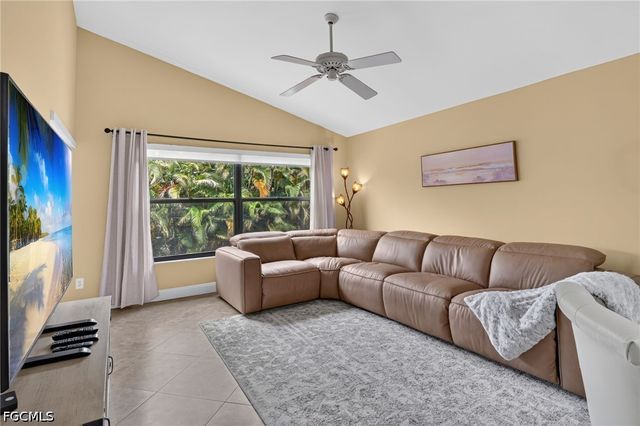 8336 Charter Club CIR 7, Fort Myers, FL 33919
