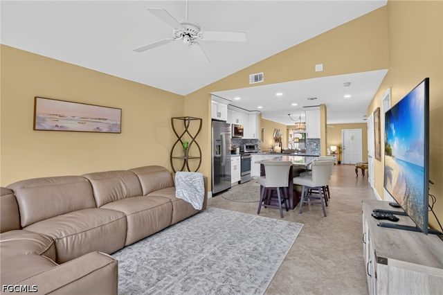 8336 Charter Club CIR 7, Fort Myers, FL 33919