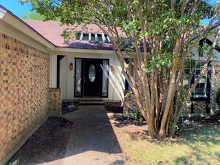 105 LAKEWAY Drive, Benbrook, TX 76126