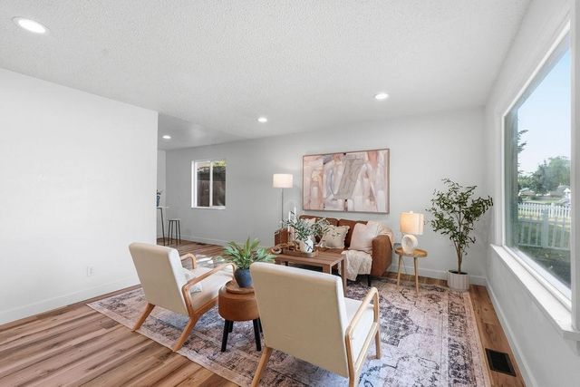 6012 N Greenwood Blvd, Spokane, WA 99205