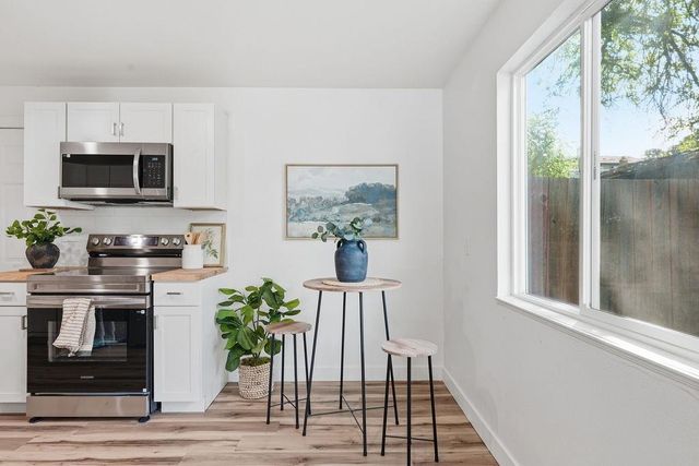6012 N Greenwood Blvd, Spokane, WA 99205