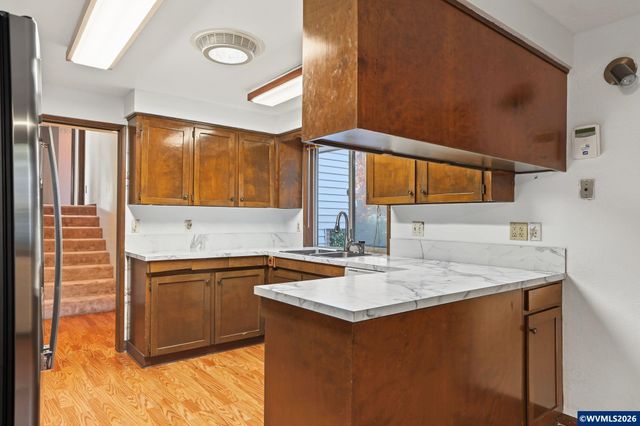 2270 Dorchester Dr S, Salem, OR 97305