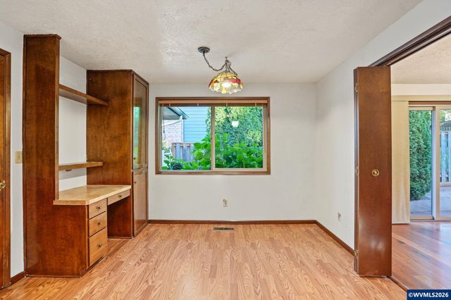 2270 Dorchester Dr S, Salem, OR 97305